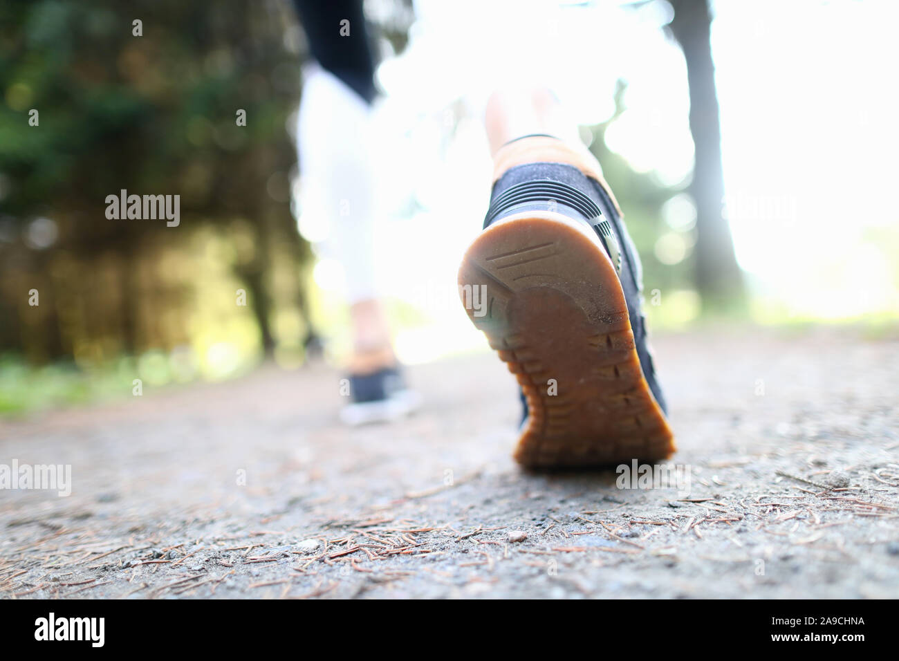 Uomo a fare jogging al mattino Foto Stock