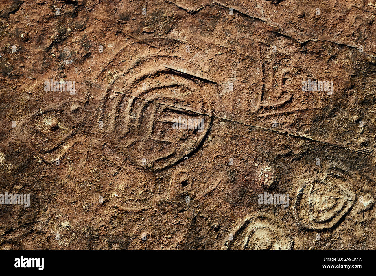 Le pitture rupestri di antiche civiltà. Fatte dagli aborigeni dell America centrale mediante il Taino indiani. Include antiche lettere, segni e simboli. Foto Stock