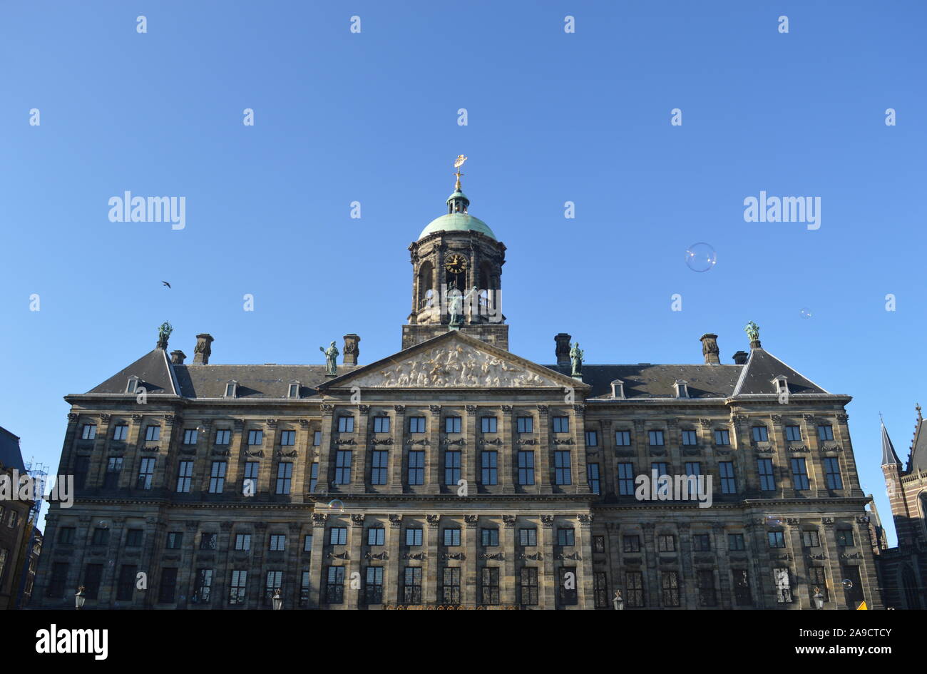 Amsterdam, Paesi Bassi.10 novembre 2019. Il Palazzo reale si trova in Piazza Dam, nel centro di Amsterdam. Foto Stock