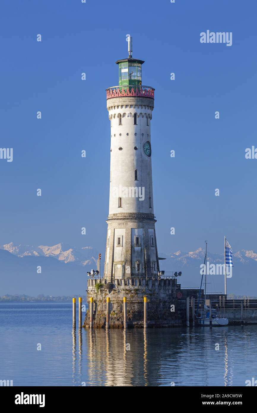 Nuovo faro nel porto di Lindau sul Lago di Costanza, Western Allgäu Allgäu, Svevia, Baviera, Germania meridionale, Germania, Europa Foto Stock