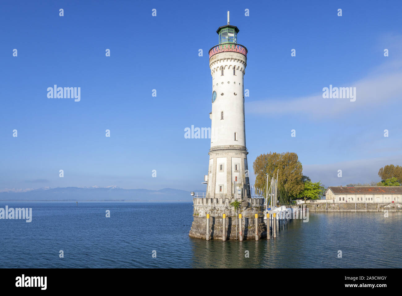 Nuovo faro nel porto di Lindau sul Lago di Costanza, Western Allgäu Allgäu, Svevia, Baviera, Germania meridionale, Germania, Europa Foto Stock