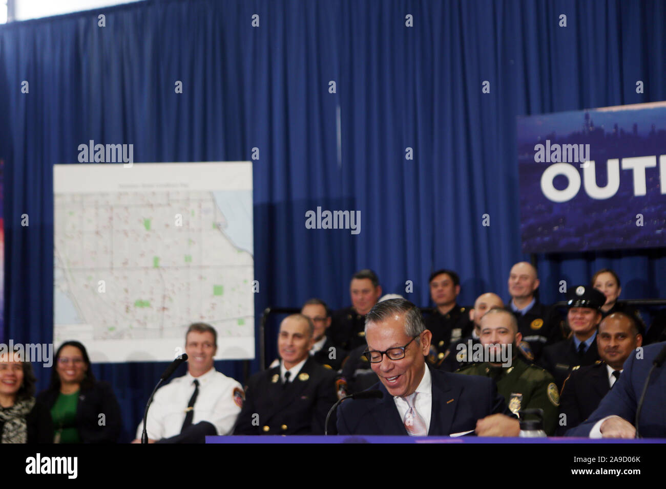 New York, Stati Uniti d'America. 14 Nov 2019. Sindaco di New York City Bill De Blasio nomina il nuovo Vice Sindaco dott.ssa Raul Perea-Henza per la salute e i servizi umani e rotola fuori nuovi piani migliorata per senzatetto Outreach annunciando la formazione di migliaia di frontline city lo staff ad aiutare i newyorkesi nel bisogno. Premere il tasto conferenza tenutasi presso la quattordicesima strada Y su Novembre 14, 2019 a New York City. Credito foto/Mpi43 Credito: MediaPunch Inc/Alamy Live News Foto Stock