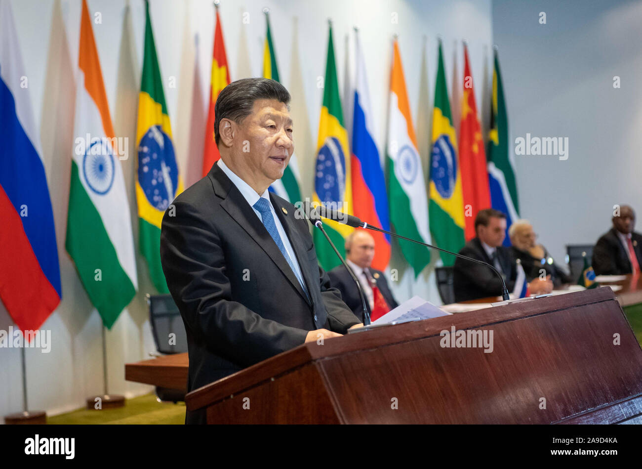 Brasilia, Brasile. Xiv Nov, 2019. Il presidente cinese Xi Jinping parla durante il leader BRICS' il dialogo con il BRICS Business Council e il nuovo per lo sviluppo della banca a Brasilia, Brasile, nov. 14, 2019. Il BRICS leader dell' dialogo con il BRICS Business Council e il nuovo per lo sviluppo della Banca si è tenuta giovedì in Brasilia. Il presidente cinese Xi Jinping, Presidente brasiliano Jair Bolsonaro, il presidente russo Vladimir Putin, il Primo Ministro indiano Narendra Modi e il Presidente sudafricano Cyril Ramaphosa ha partecipato al dialogo. Credito: Li Xueren/Xinhua/Alamy Live News Foto Stock