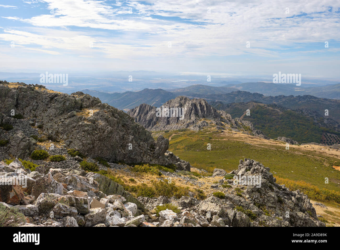 La vista dal picco di Las Villuercas, regione Estremadura, il punto più alto della regione, vicino alla città di Guadalupe Foto Stock