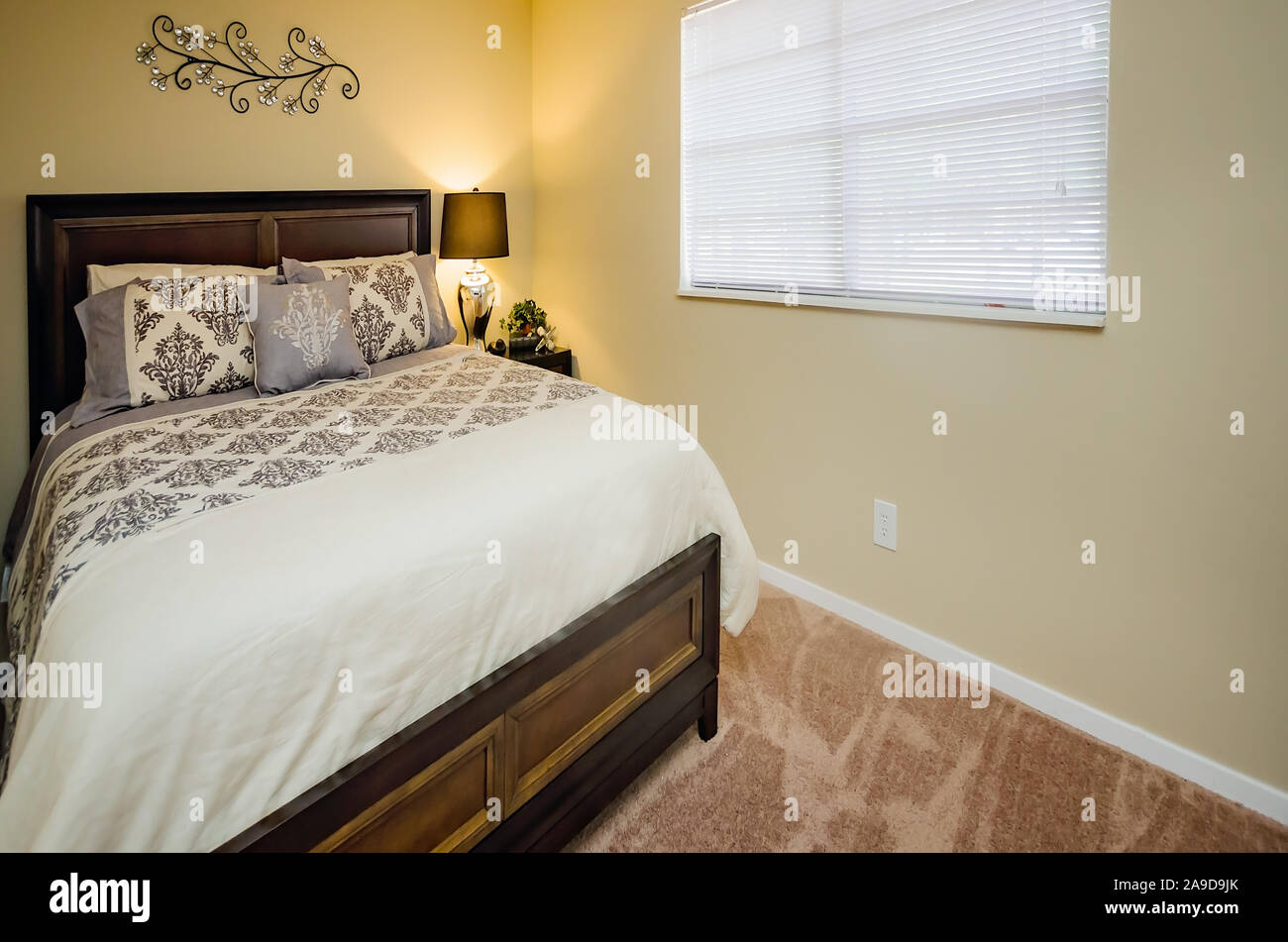 Un bagno in autunno boschi appartamenti, situato sulla strada Foreman nel Mobile, Alabama. Il complesso di appartamenti è di proprietà e gestito da Sealy Management. Foto Stock