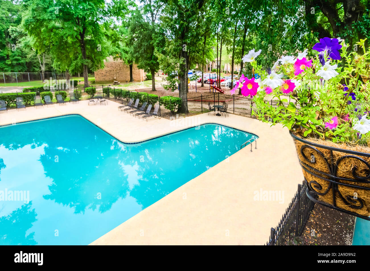 Un built-in piscina è uno dei servizi disponibili per i residenti in autunno boschi appartamento case, 27 novembre 2015, nel Mobile, Alabama. Foto Stock