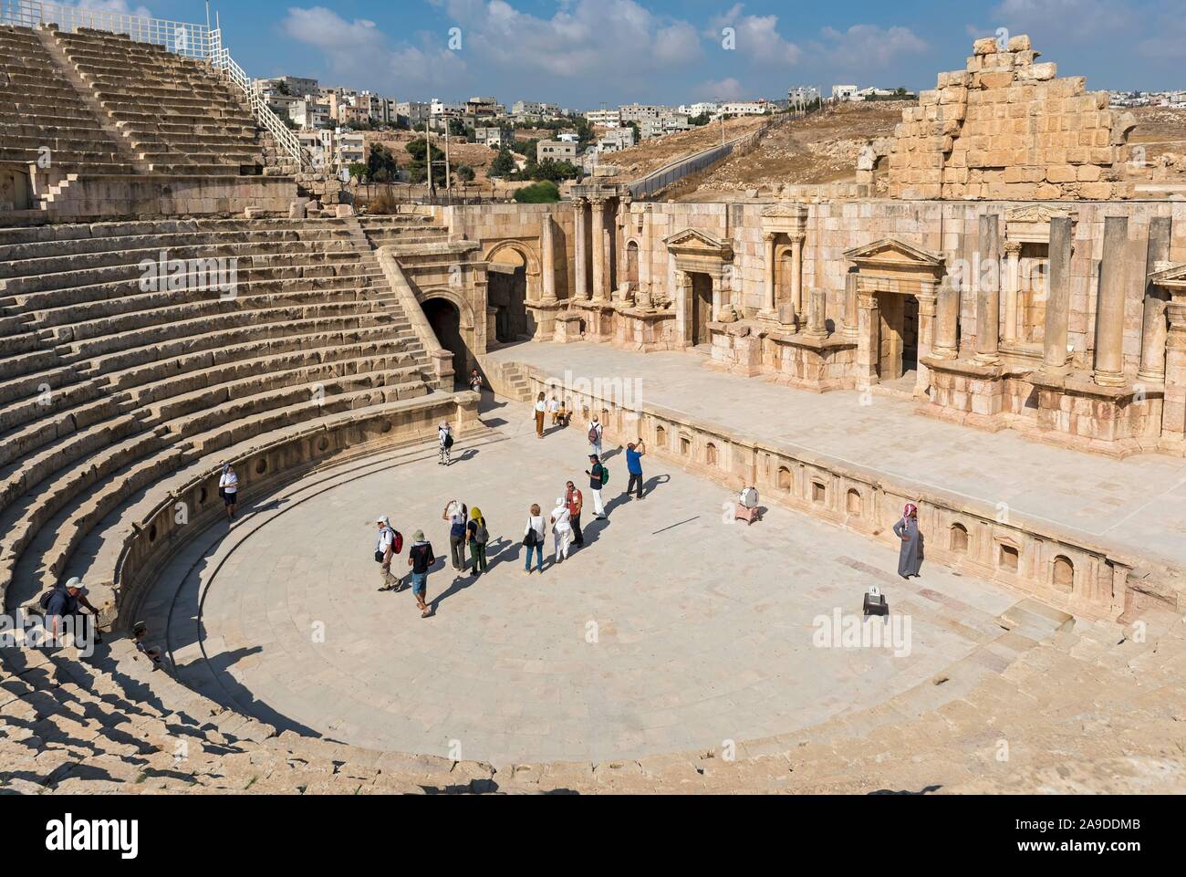 A sud il teatro, Jerash, Giordania Foto Stock