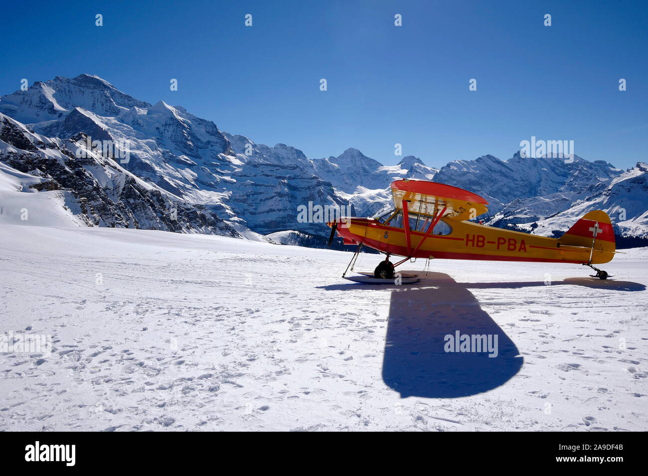 Piccolo aereo sul Männlichen in inverno, Lütschental, Alpi Bernesi, Oberland bernese, Svizzera Foto Stock