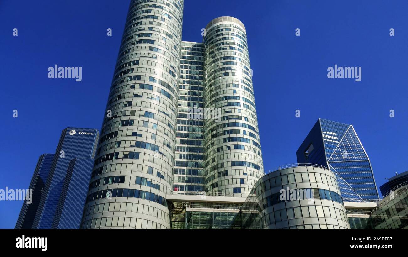 Coeur Défense ufficio moderno edificio nel quartiere La Défense di Parigi, Ile de France, Francia Foto Stock