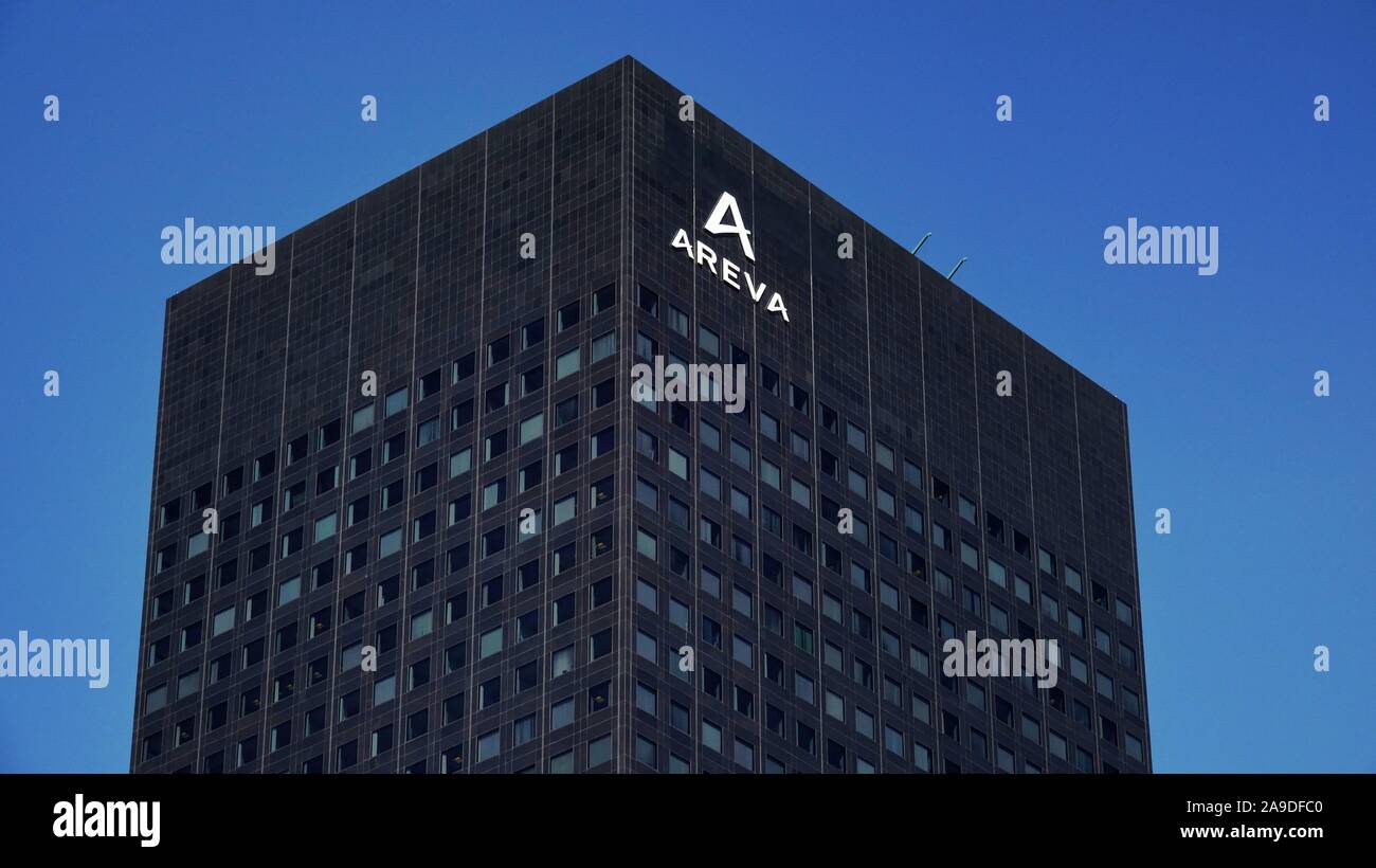 Moderno skyline e sede Areva nel quartiere La Défense di Parigi, Ile de France, Francia Foto Stock