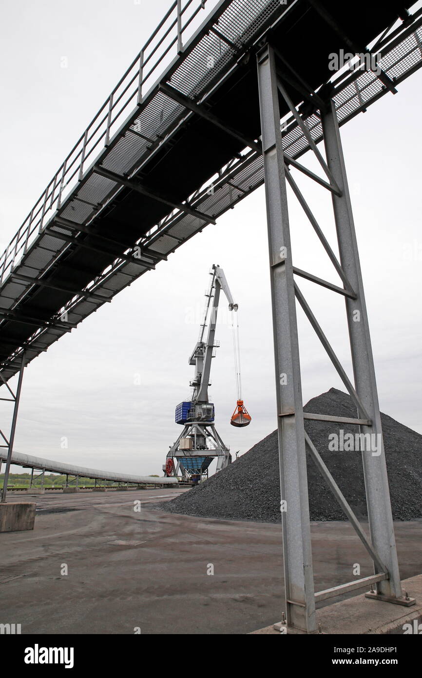 Coal terminal di HTAG in Duisburg porto sul Reno, Nord Reno-Westfalia, Germania Foto Stock