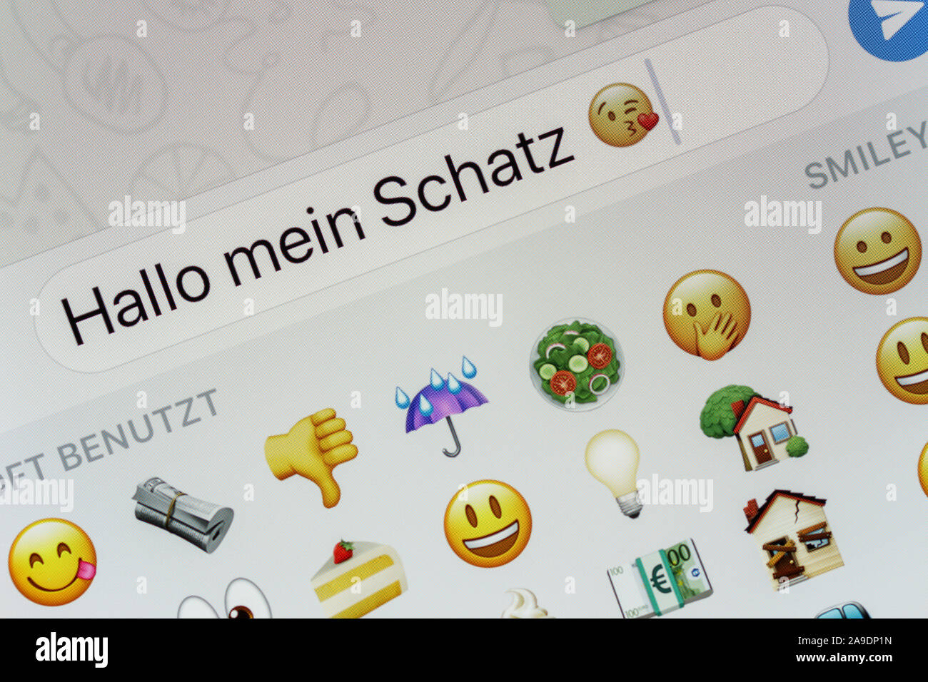 Apple iPhone, dettaglio WhatsApp, un campo di testo, messaggio "Ciao miele",  Smile, gli Emoji Foto stock - Alamy