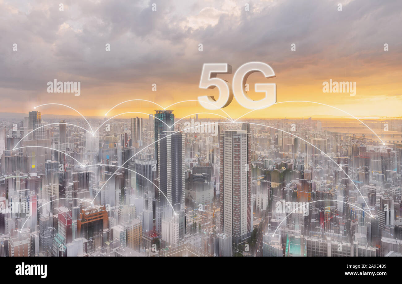 Tecnologia di connessione di rete nella città, con 5g reti internet Foto Stock