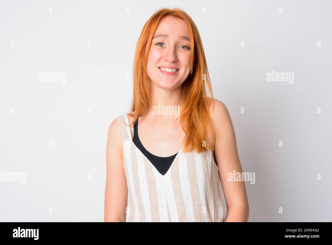 Faccia di felice giovane bella redhead donna sorridente Foto Stock