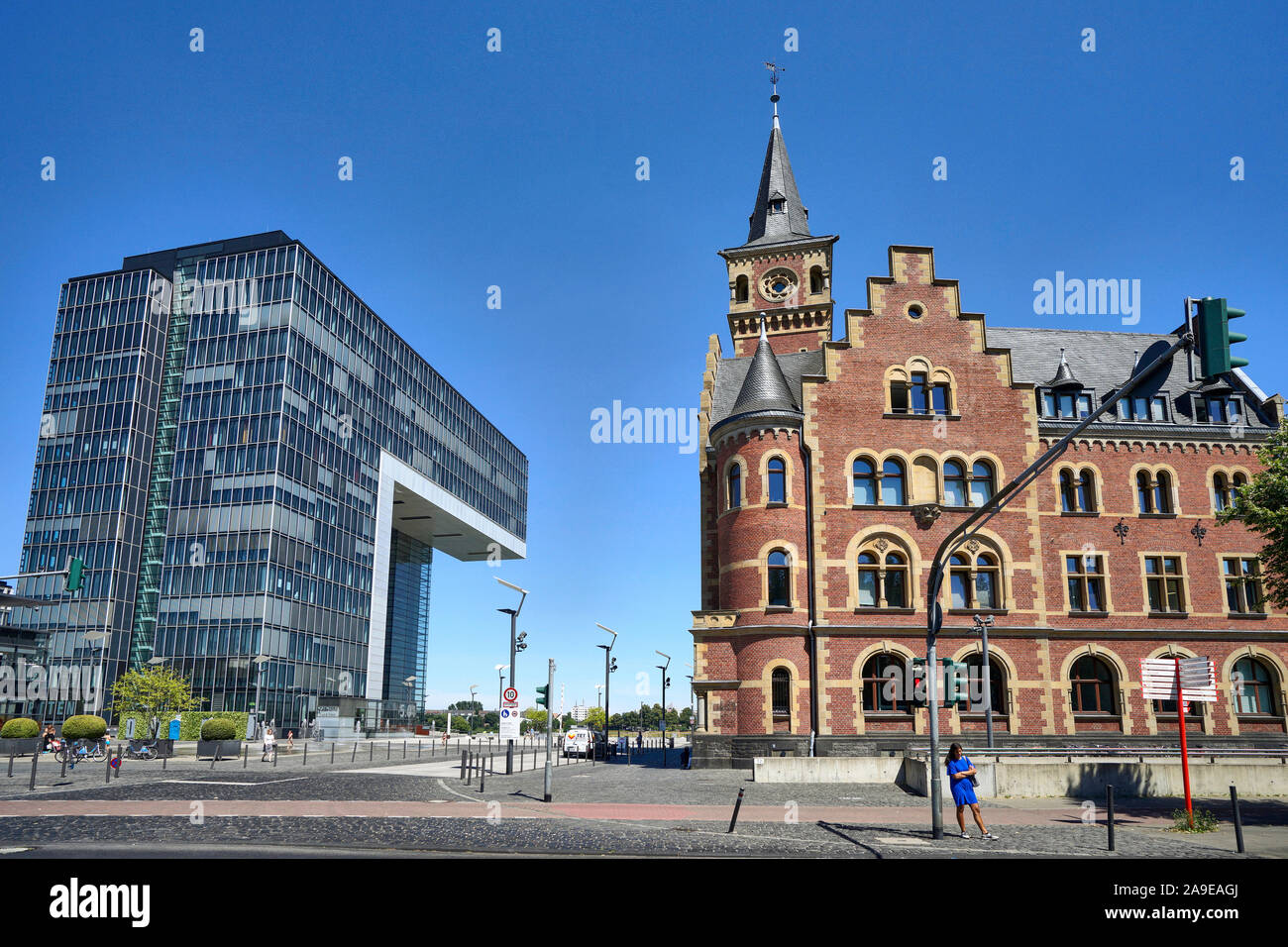 In Germania, in Renania settentrionale-Vestfalia, Colonia, Rheinau isola, old port authority, casa della gru Foto Stock
