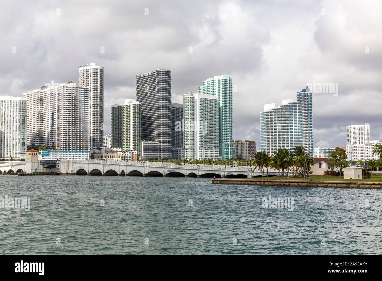 Alberghi e appartamenti di lusso, skyline, centro della città, Miami, Miami-Dade County, Florida, USA, America del Nord Foto Stock