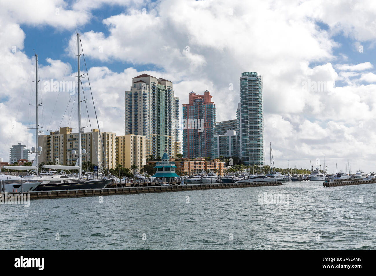 Marina e lo skyline di Miami Beach, Miami-Dade County, Florida, USA, America del Nord Foto Stock