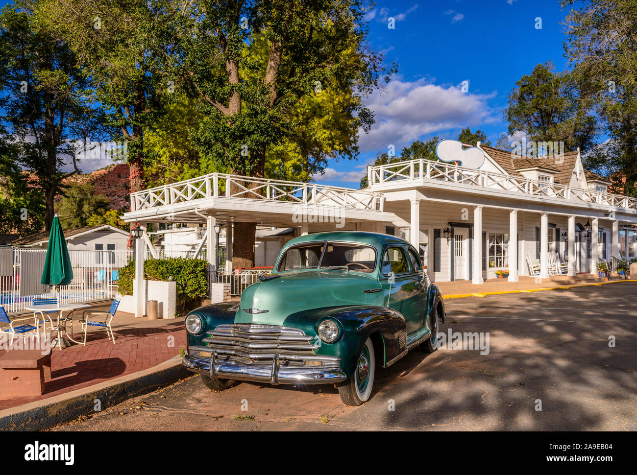 Gli Stati Uniti, Utah, Kane County, Kanab, Parry Lodge, Chevrolet Fleetline 2 berlina della porta Foto Stock