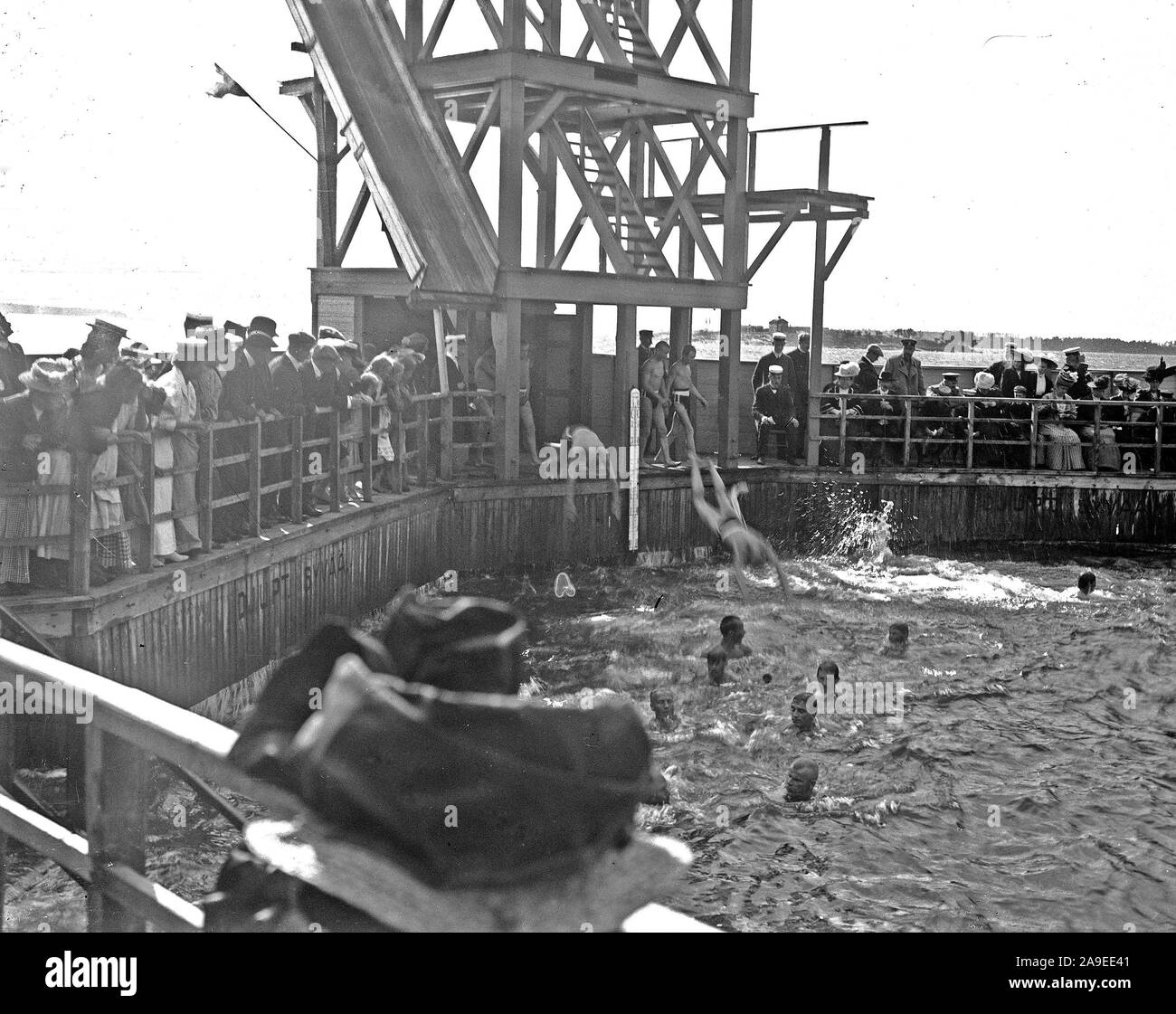 Ursan bagno della struttura presso il porto di mare in Finlandia ca. 1900 Foto Stock