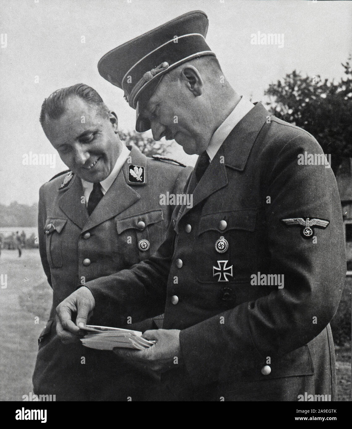 Eva Braun Collection (sedam) - leader nazista Adolf Hitler con soldati ca. fine del 1930 o all'inizio del 1940 Foto Stock