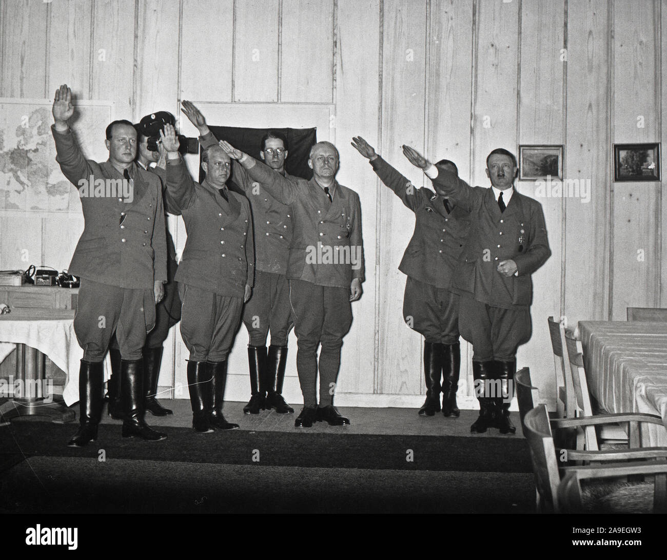 Eva Braun Collection (sedam) - leader nazista Adolf Hitler con soldati ca. fine del 1930 o all'inizio del 1940 Foto Stock