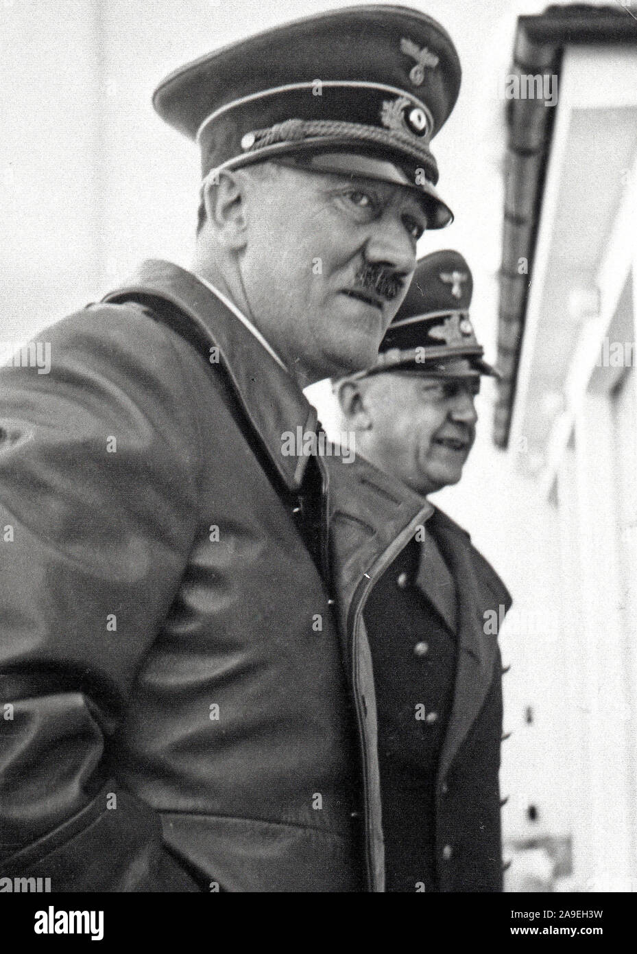 Eva Braun Collection (osam) - Adolf Hitler indossando ricoprire all'aperto ca. fine del 1930 o all'inizio del 1940 Foto Stock