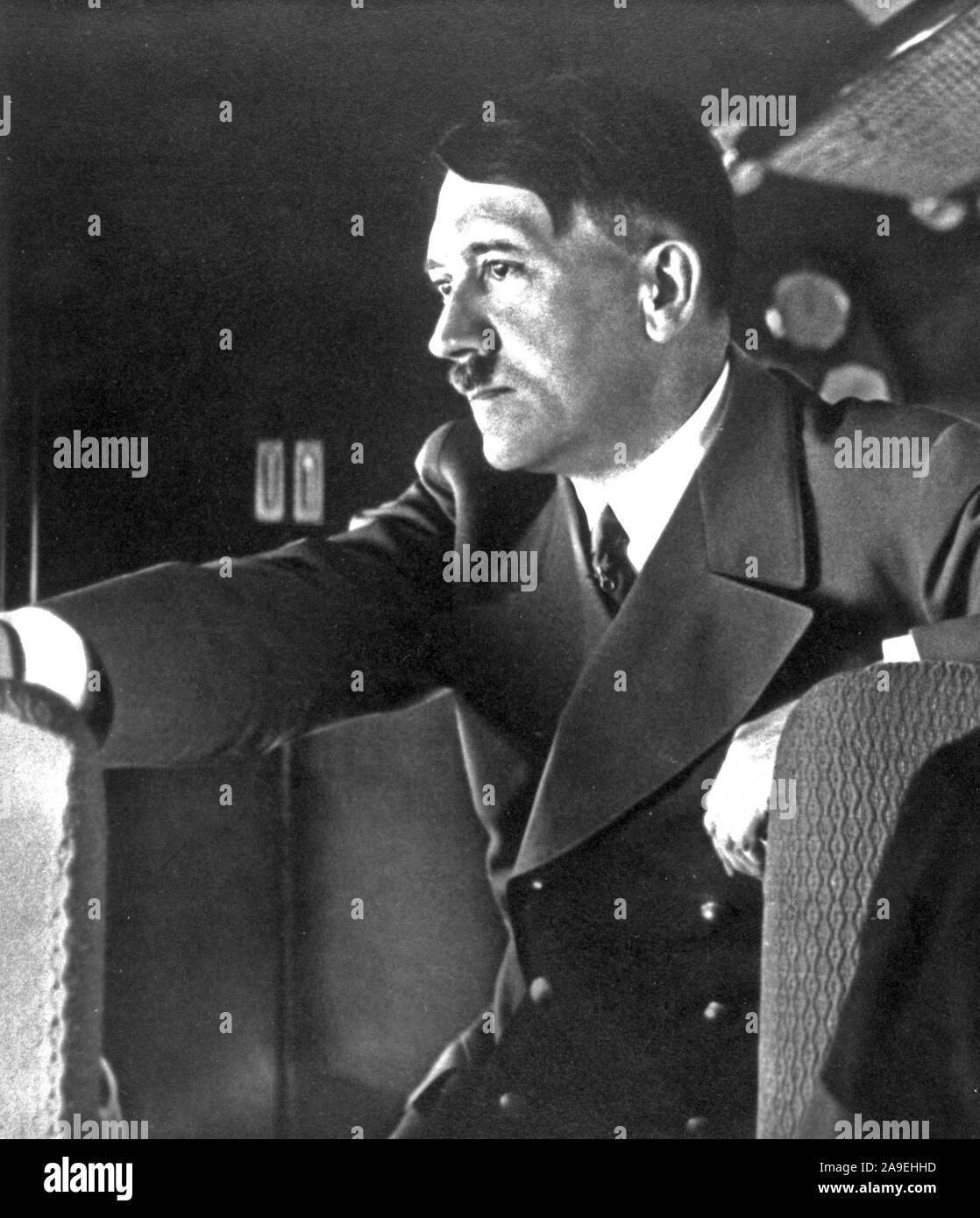 Eva Braun Collection (dvadvadaset) - Adolf Hitler su un volo da Monaco a Berlino ca. fine del 1930 o all'inizio del 1940 Foto Stock