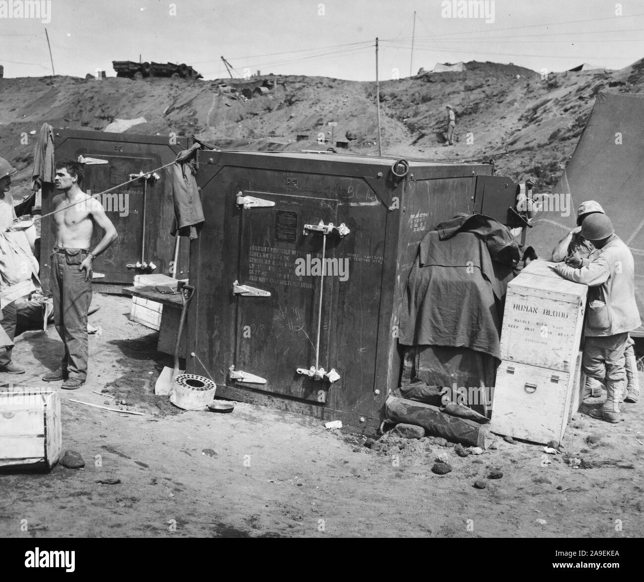 Gruppi frigoriferi mantenere il sangue alla desiderata temps sull'inferno di un'isola di Iwo Jima Foto Stock