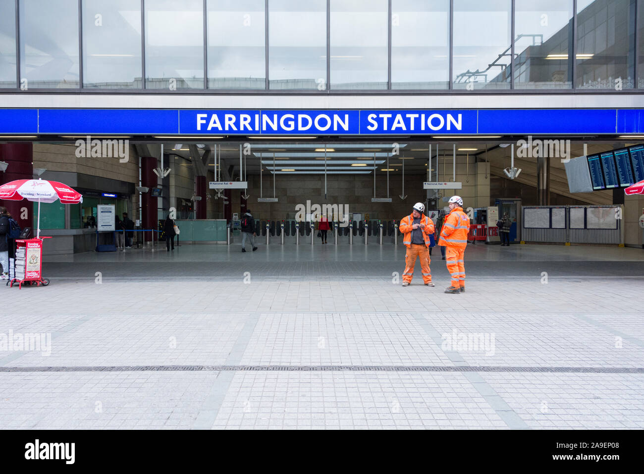 Vista esterna dell'entrata per la nuova stazione di Farringdon, Farringdon, Londra. Foto Stock