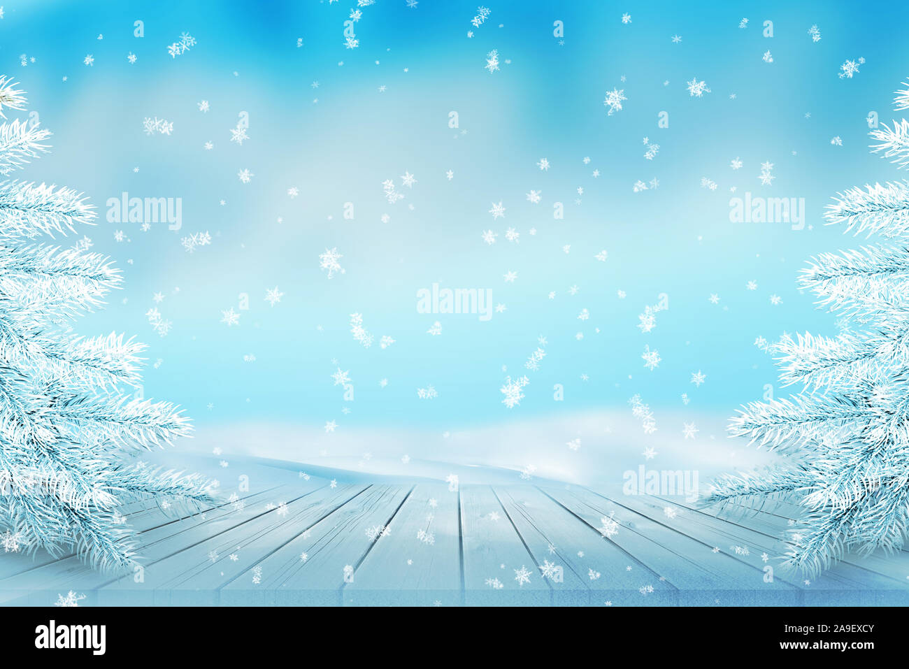 Inverno sfondo con copia spazio in mezzo. Coperta di neve alberi e tavolo con un sacco di fiocchi di neve. Foto Stock