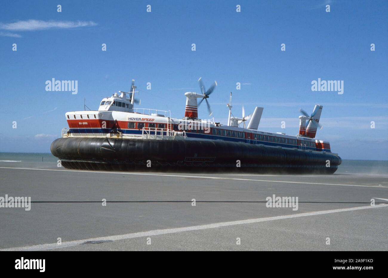 SR.N4 classe Mountbatten hovercraft, a Dover, 1988, Inglese Chanel, REGNO UNITO Foto Stock