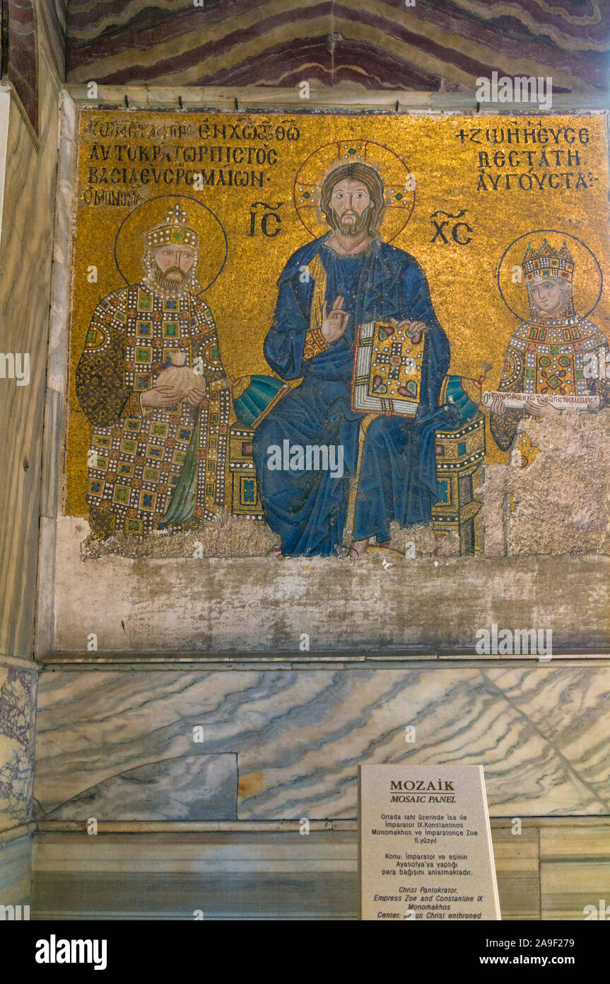 Istanbul, Turchia - 27 agosto 2013: mosaico di Gesù Cristo e Emperior Costantino e Empress Zoe di Hagia Sophia Foto Stock