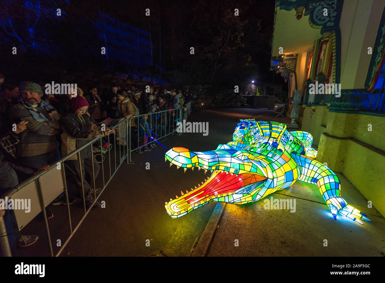 Sydney, Australia - 11 Giugno 2016: Vivid Sydney al Taronga Zoo. Sculture di luce degli animali al famoso Sydney attrazione turistica Taronga Zoo durante ann Foto Stock