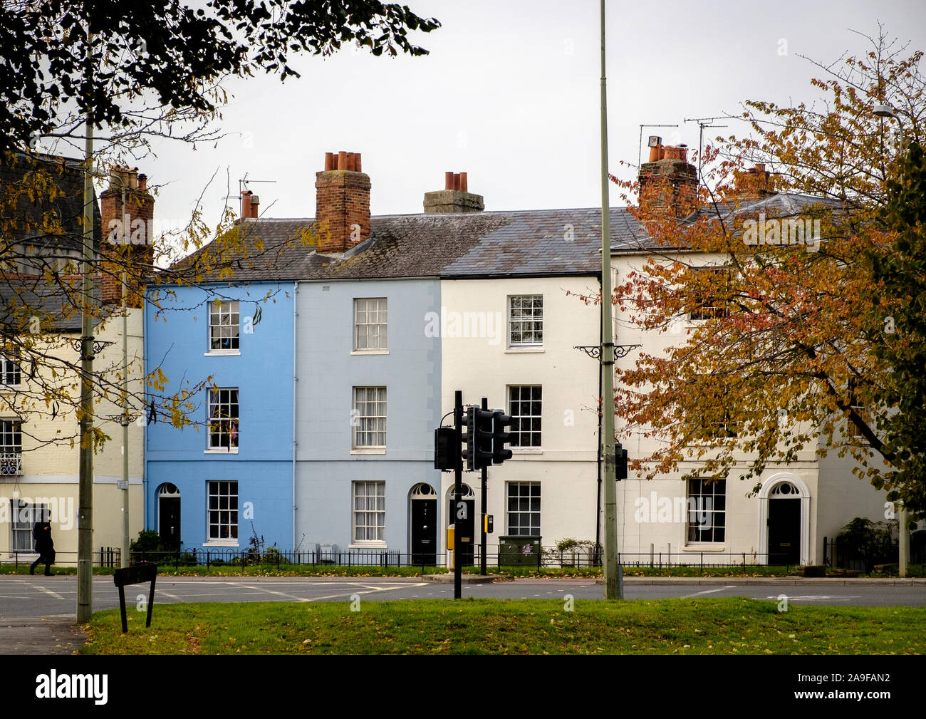 A tre piani di eleganti villette a schiera su St Clements Street, Oxford, fronte parco Sud Foto Stock