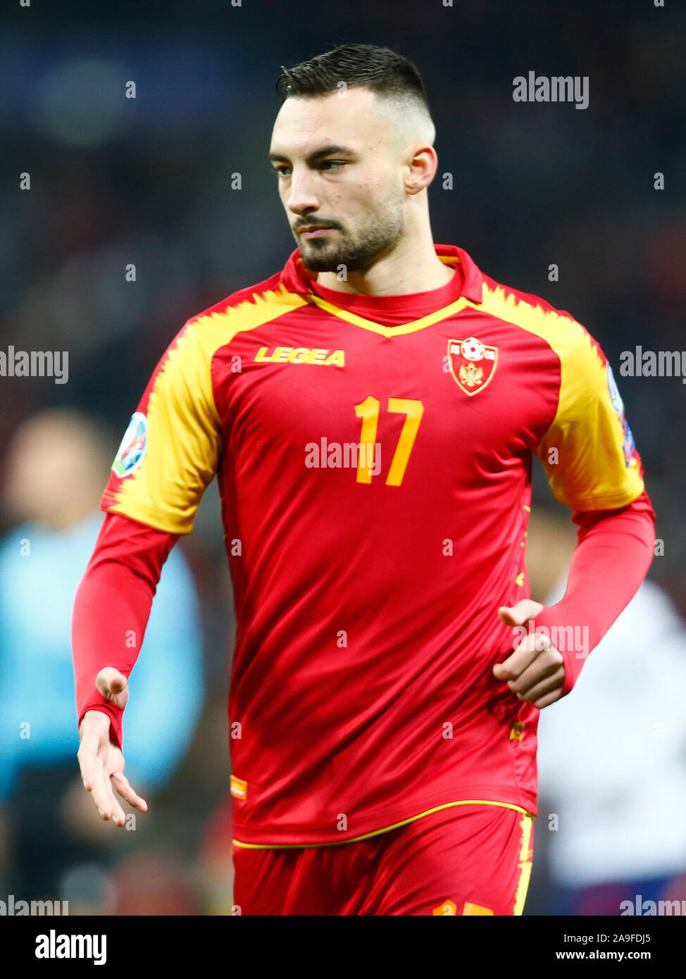 Londra, Inghilterra. 14 NOVEMBRE: Sead Haksabanovic del Montenegro durante UEFA EURO 2020 il qualificatore tra Inghilterra e Montenegro allo stadio di Wembley in L Foto Stock