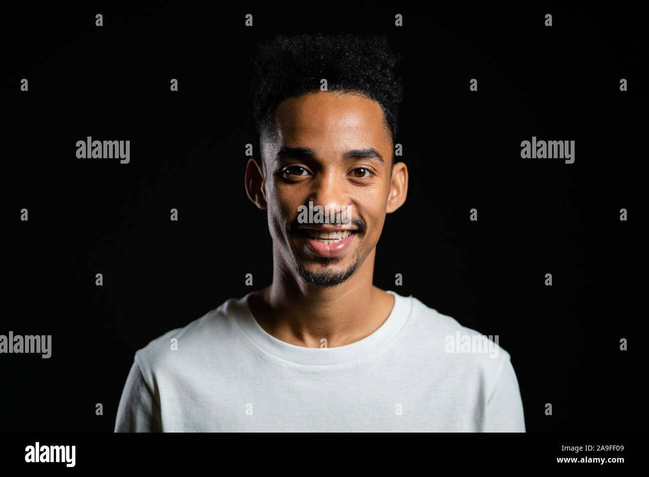 85+ Bellissimo Africano Uomo Taglio Capelli Afro Uomo Foto