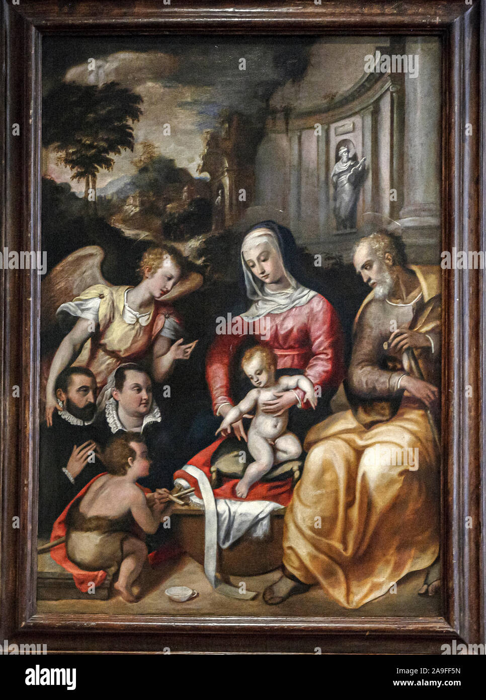 Italia Emilia Romagna Forlì - galleria d'Arte di San Domenico musei - La Santa Famiglia, San Giovanni Battista, un angelo e i patroni. Pier Paolo Menzocchi xv secolo Foto Stock