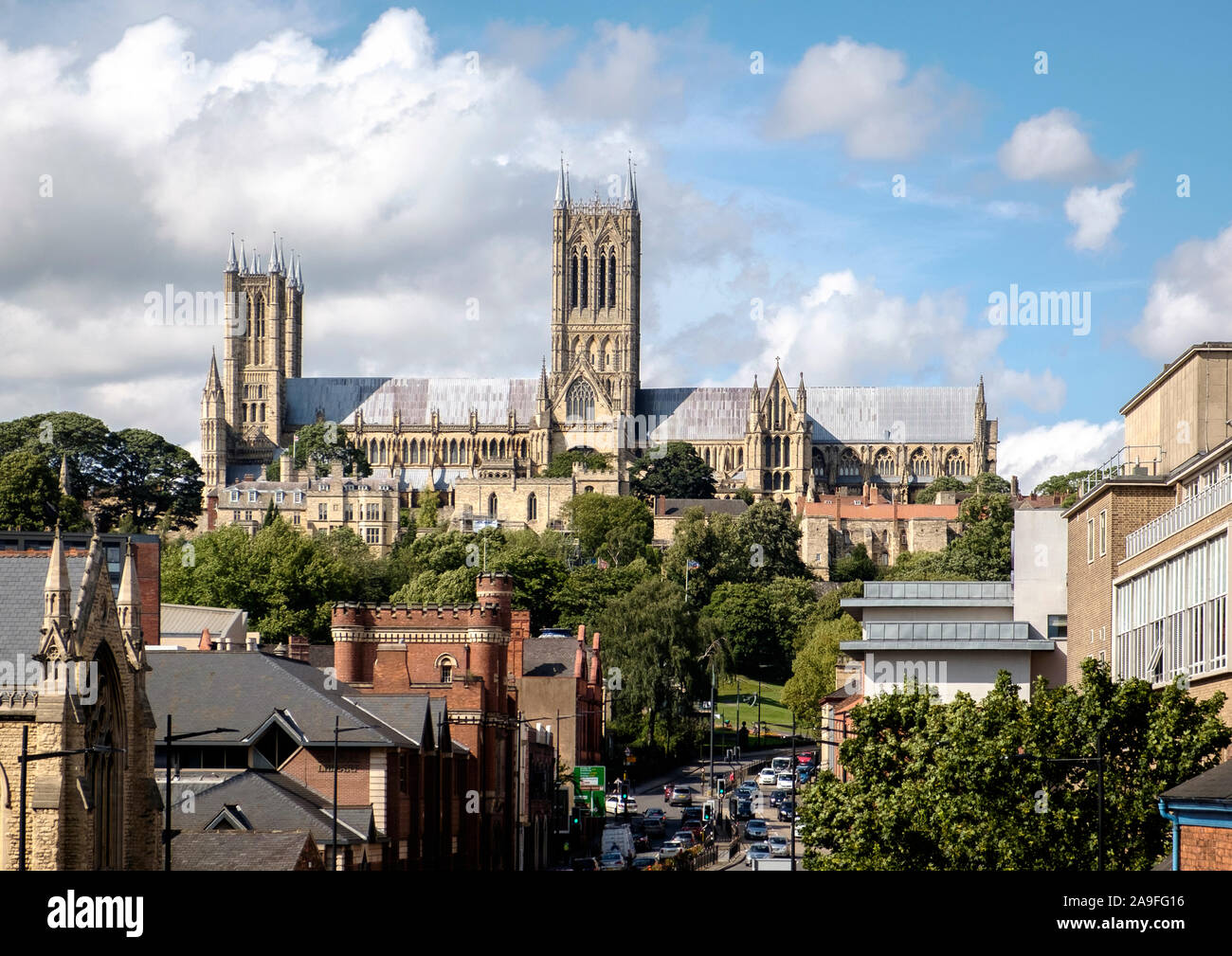 Una vista della Cattedrale di Lincoln da strada Lindum Foto Stock