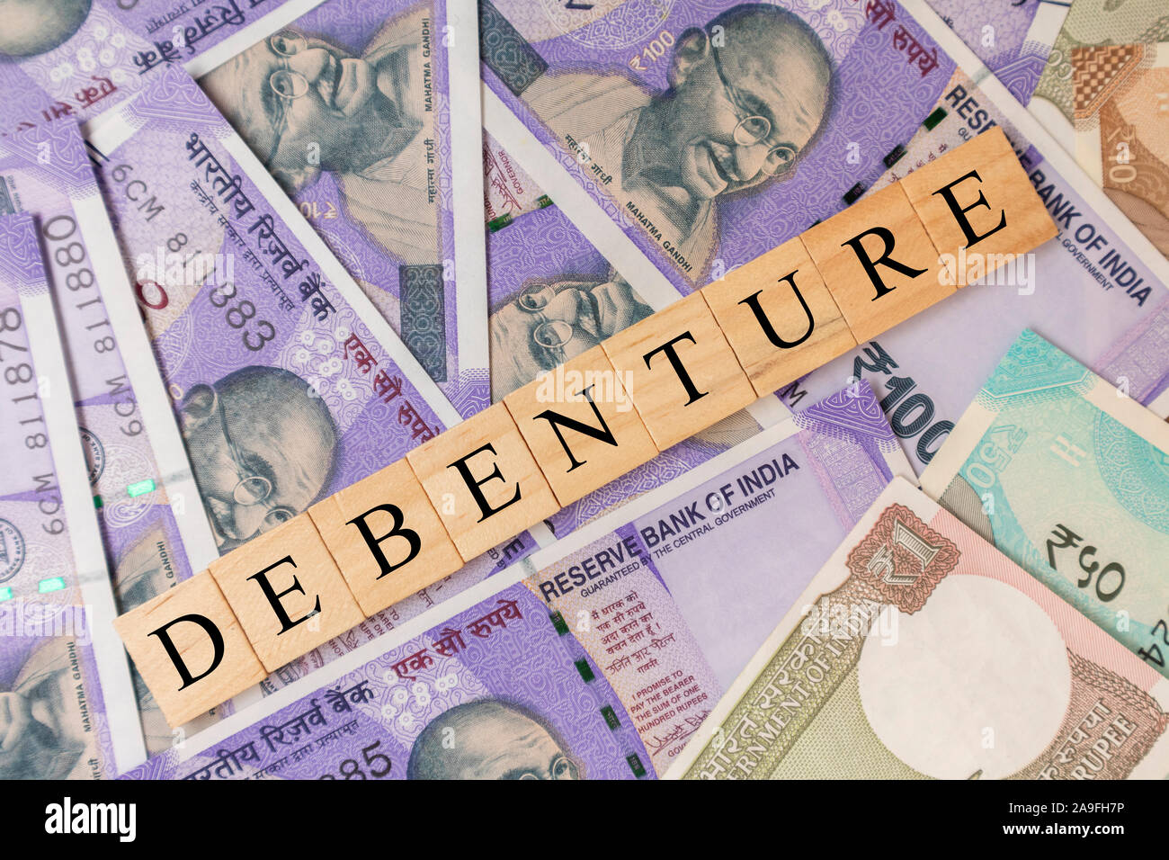 Business obbligazionario finanziario e come concetto su valuta indiana note. Foto Stock