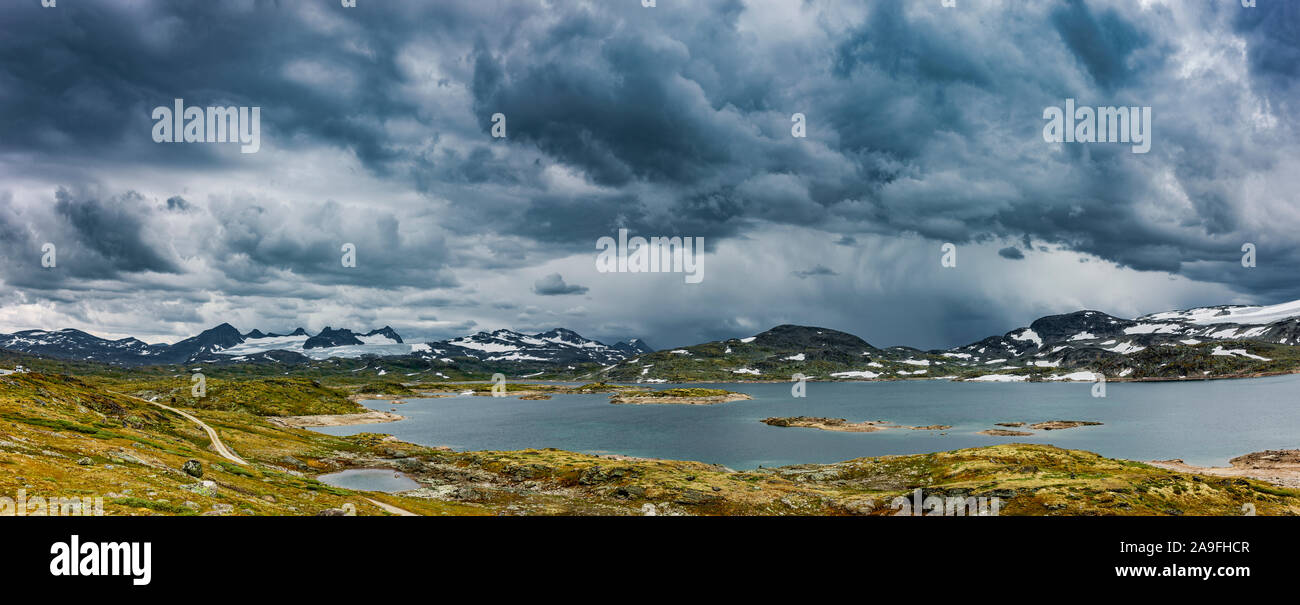 Panorama di montagna con laghi in Jotunheimen Norvegia Foto Stock