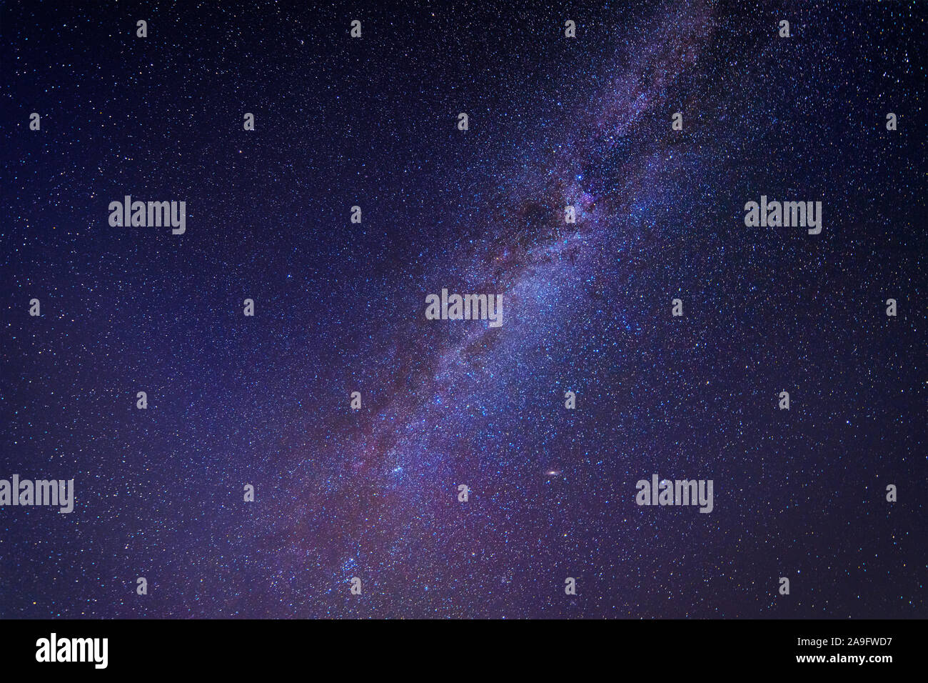 Notte stellata. Via lattea lunga esposizione sgranate riprese notturne Foto Stock