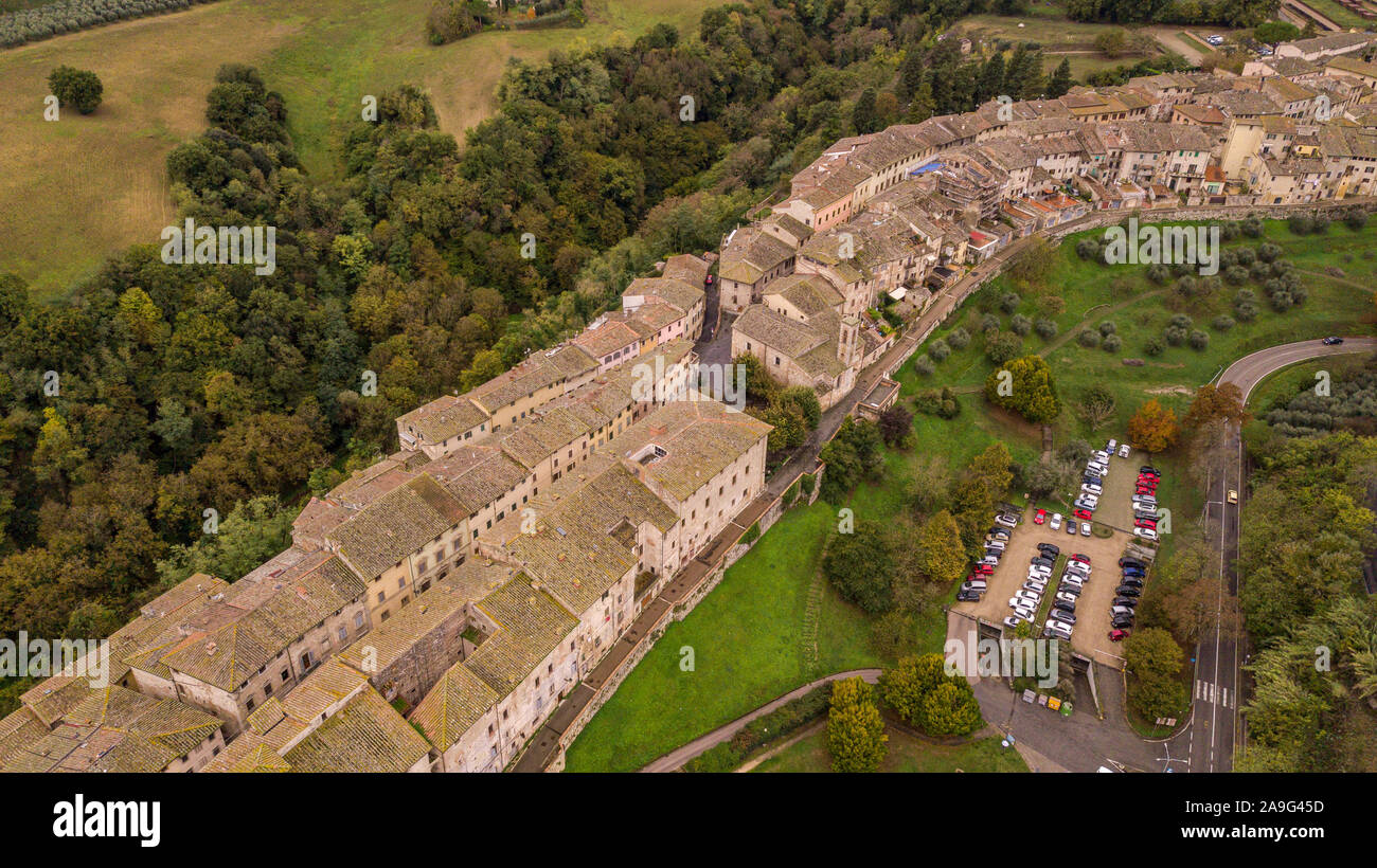 Drone veduta aerea della città medievale di Colle di Val d'Elsa Toscana Italia Foto Stock