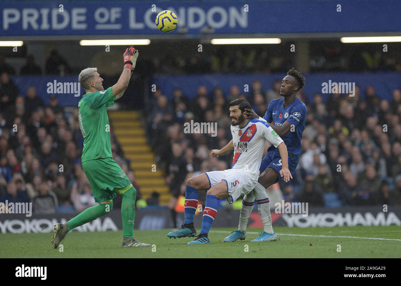 Tammy Abramo di Chelsea tenta di lob Vicente Guaita Crystal Palace durante il Chelsea vs Crystal Palace Premier League a Stamford Bridge - Modifica Foto Stock