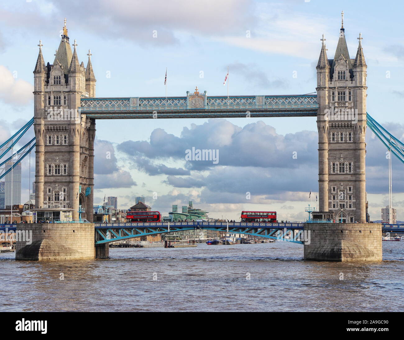 London Bridge sul fiume Tamigi Foto Stock