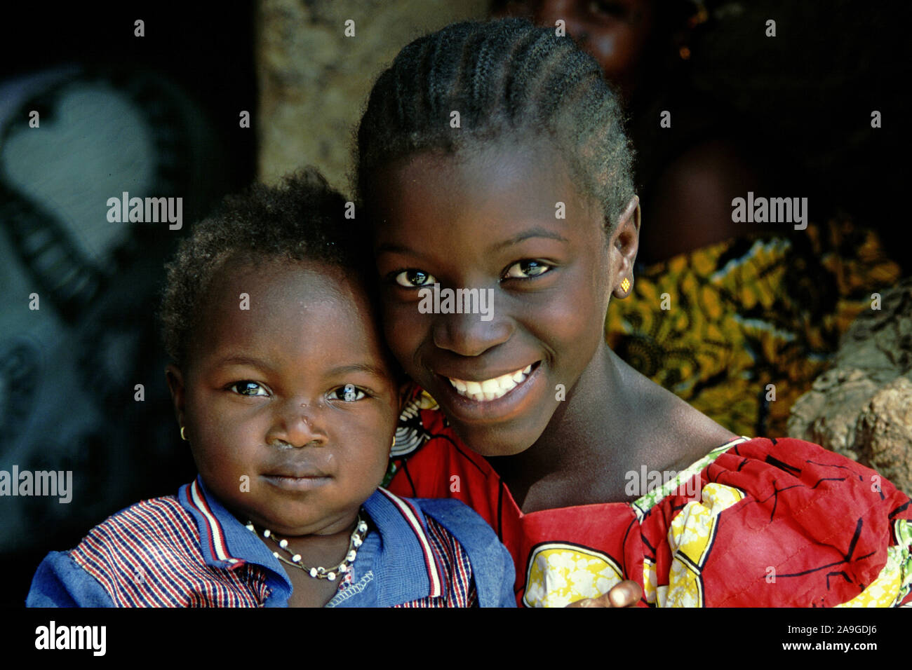 Mutter und Tochter, Mali, Afrika, Foto Stock