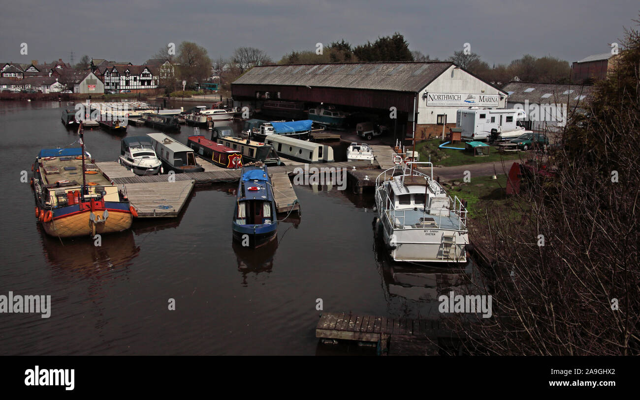 Northwich canal marina,Fiume Weaver, Cheshire, Inghilterra, CW8 1AL Foto Stock