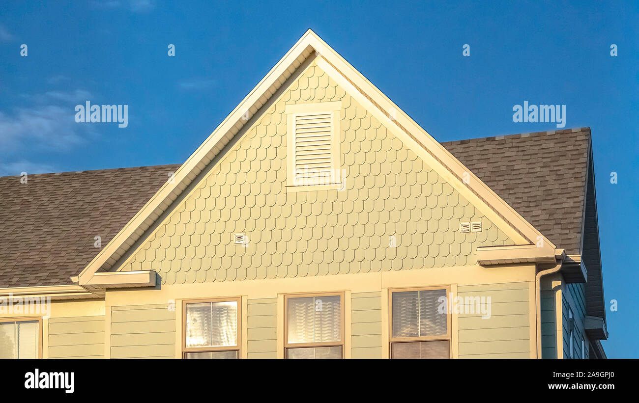 Panorama telaio le fasi di ingresso e la porta di una sistemazione di casa Foto Stock