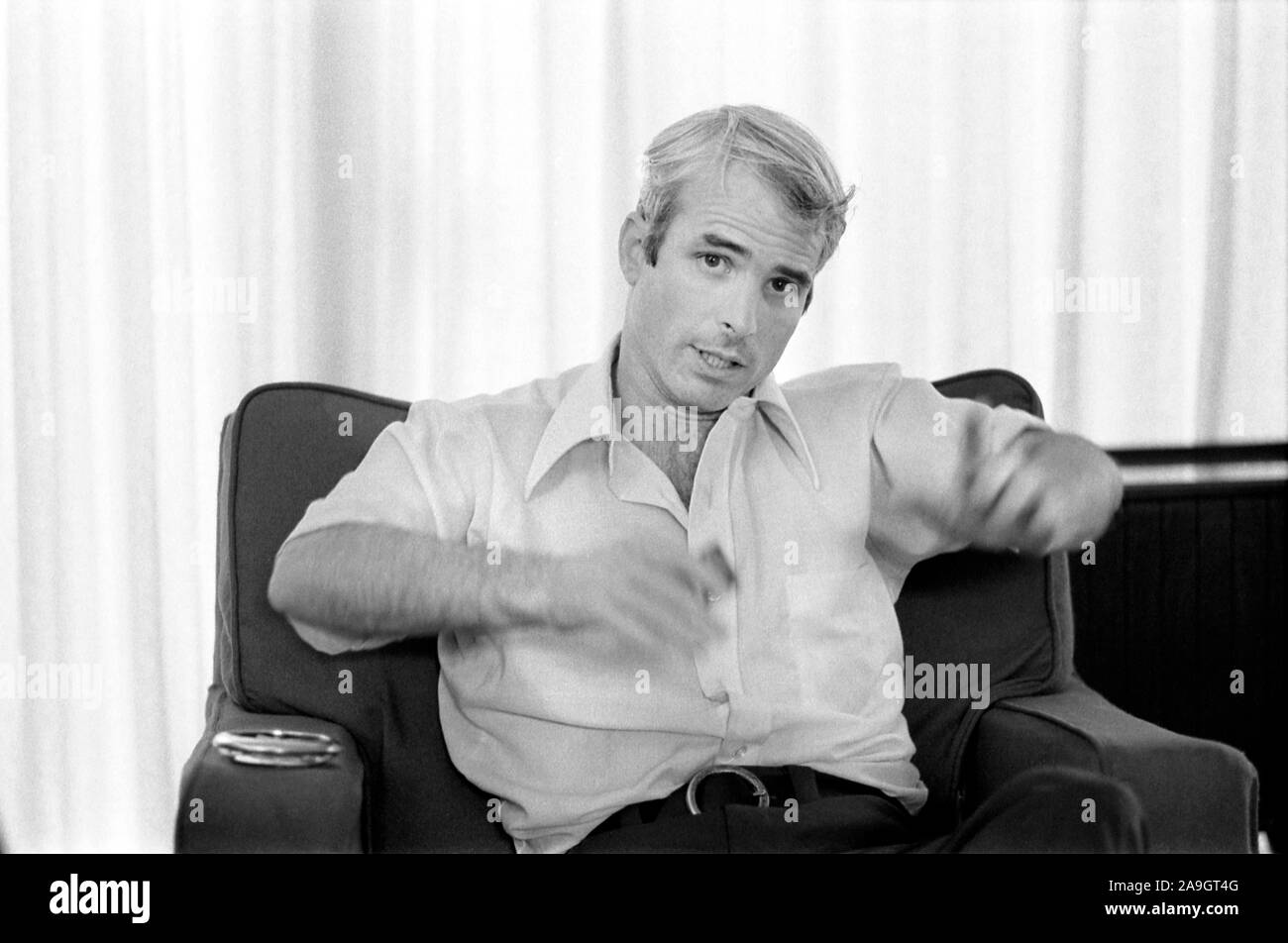 Intervista con Lt. Il comandante Giovanni S. McCain, Vietnam POW, foto di Thomas J. O'Halloran, Aprile 1973 Foto Stock