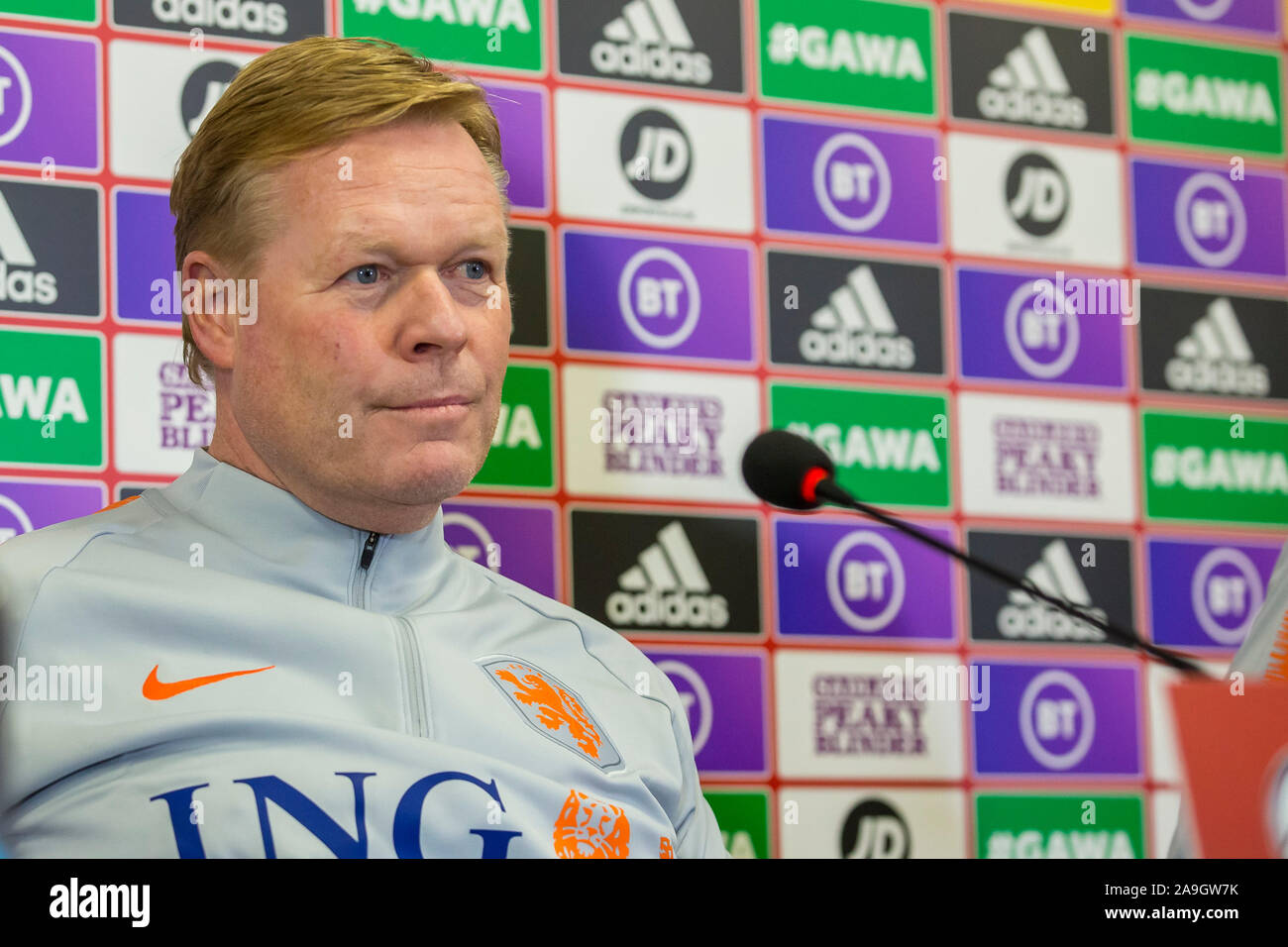 Belfast, Irlanda del Nord. Xv Nov, 2019. BELFAST, Windsor Park, 15-11-2019, stagione 2019/2020, calcio Euro qualificatore. Paesi Bassi il trainer coach Ronald Koeman alla conferenza stampa tenutasi durante il match Holland treni in Belfast Credit: Pro scatti/Alamy Live News Foto Stock