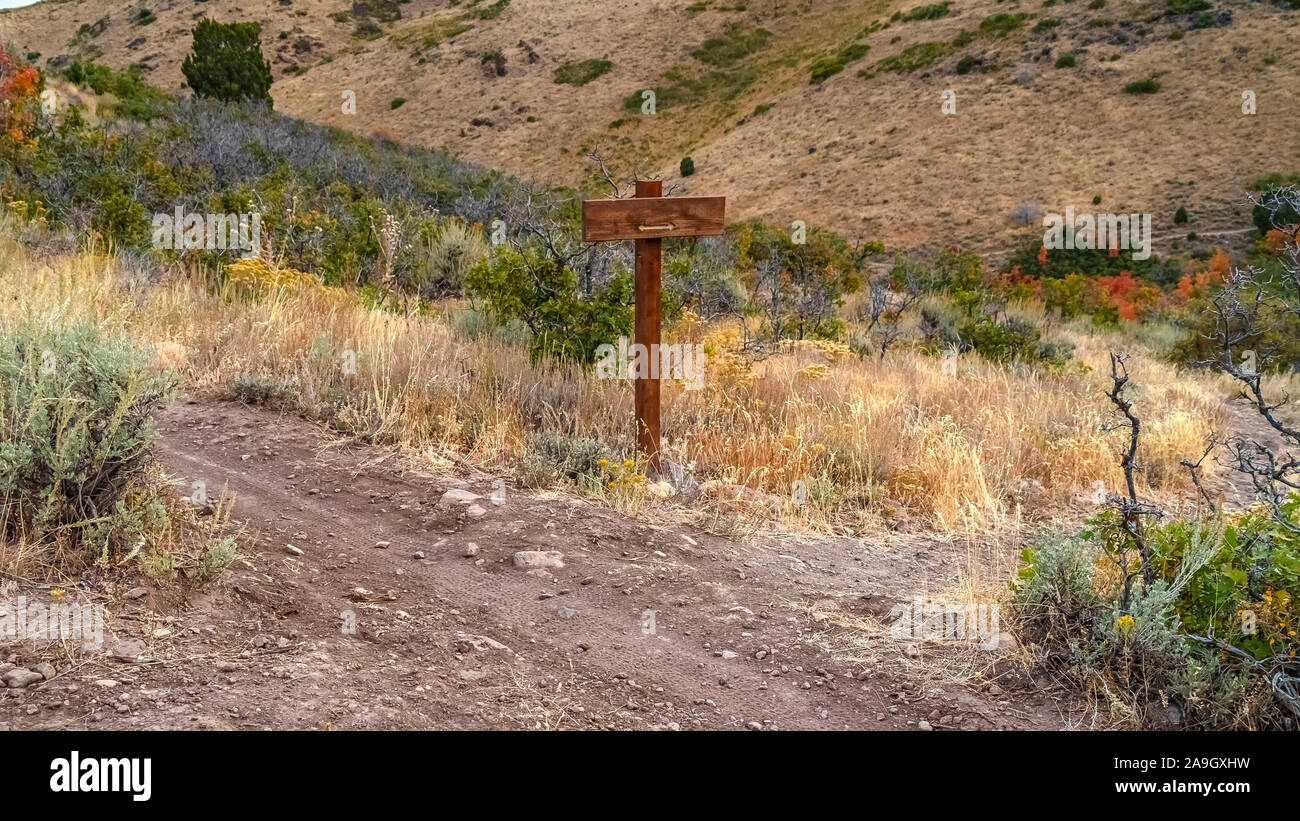 Panorama cartello su un sentiero escursionistico nel deserto dello Utah Foto Stock